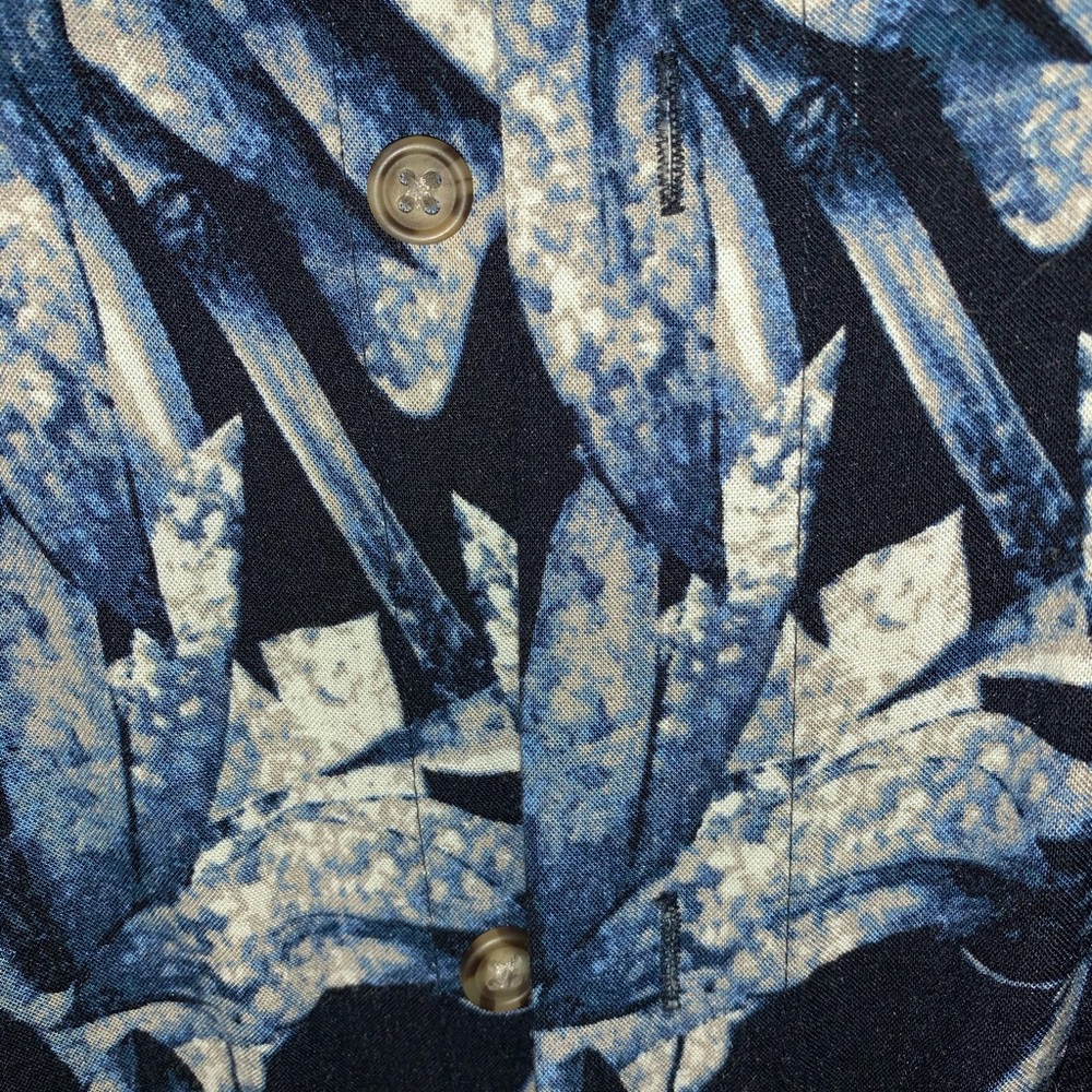 Summer 🌴 Men’s Button Down Tropical Shirt - Picture 5 of 6